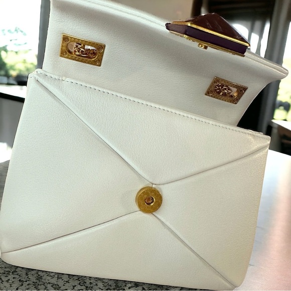 NEW Genuine Leather White Square Crossbody Bag With Gold Rivet & Chain Strap - Picture 8 of 16